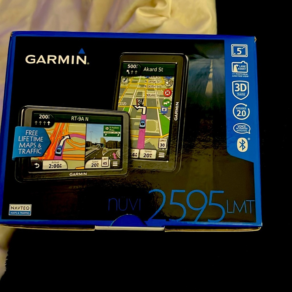 Garmin Nuvi 2595LMT-Portable navigation-Brand New in box with accessories!